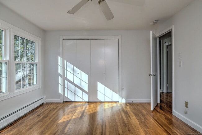 Building Photo - 245 Sunnyridge Ave