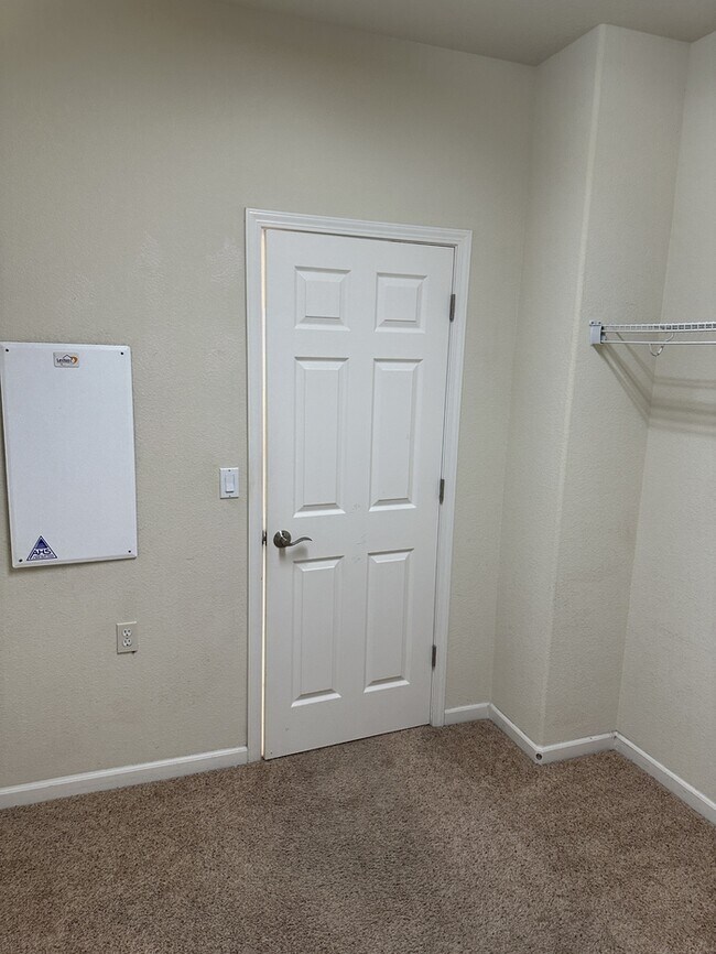 Building Photo - Lathrop 5 Bedroom 3 Bathroom Home