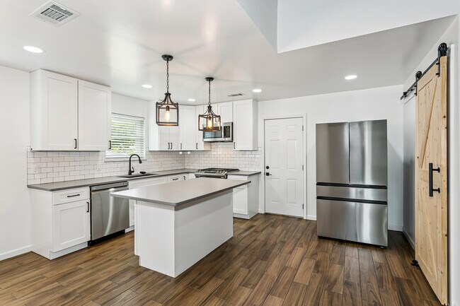 Building Photo - 470 Brian Cir