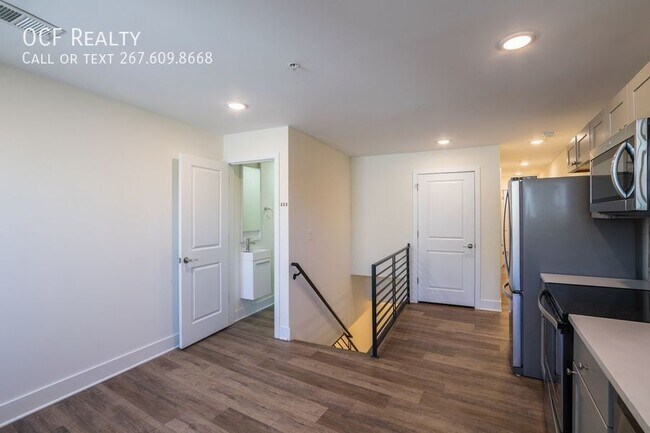 Building Photo - 2444 Frankford Ave