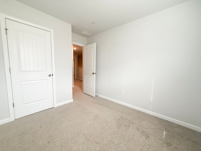 Building Photo - Newly Built 3 Bedroom Home - Baxter