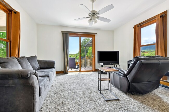 Building Photo - Charming Westside 4 Bedroom Home