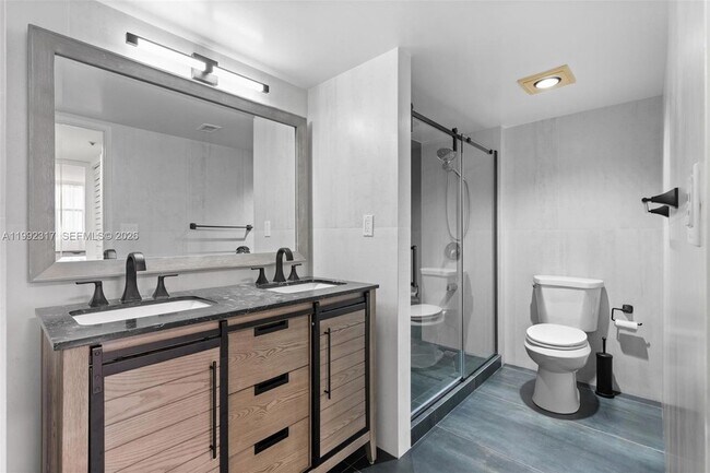 Building Photo - 210 174th St