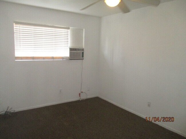 Building Photo - 2774