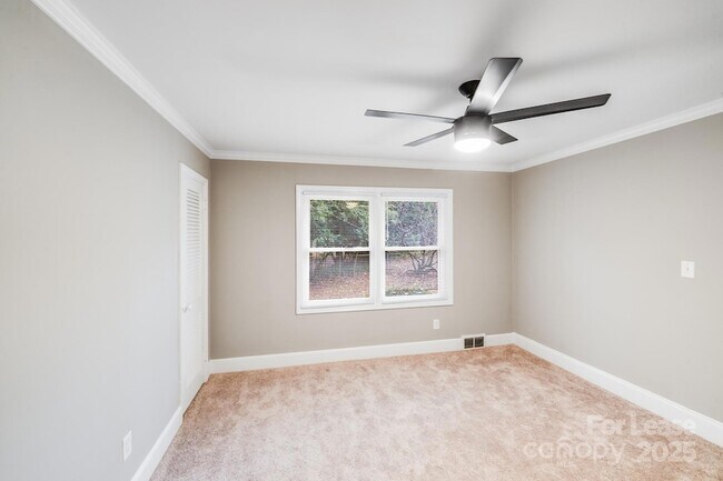 Building Photo - 5600 Riviere Dr