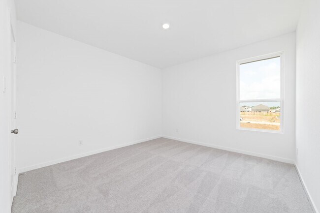 Building Photo - 3020 Redtop Hl Dr
