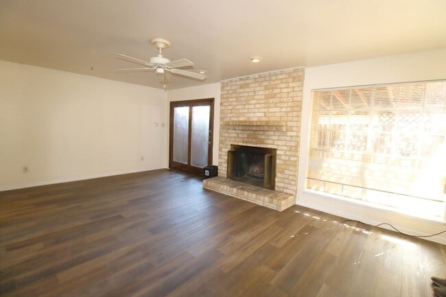Building Photo - 3206 Briar Ct