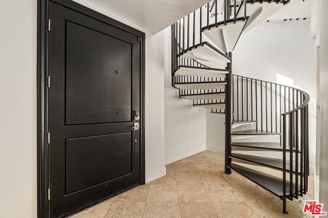 Building Photo - 6419 Ocean Front Walk