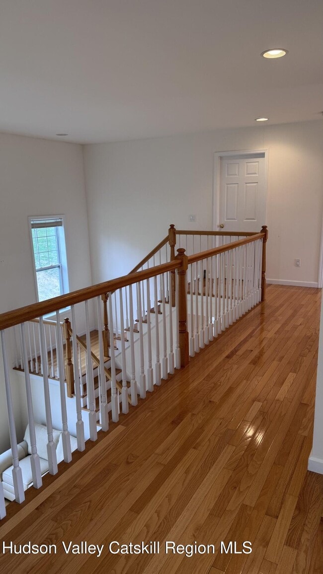 Building Photo - 245 Buttonwood Way