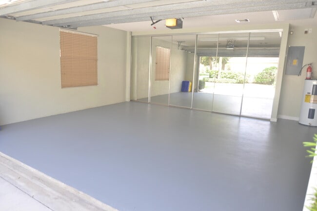 Building Photo - 393 Kelsey Park Dr