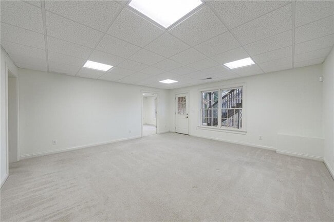 Building Photo - 125 River N Cir