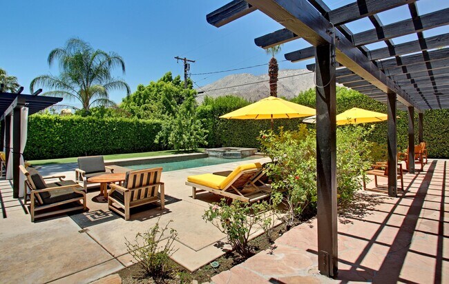 Building Photo - 839 N Avenida Olivos