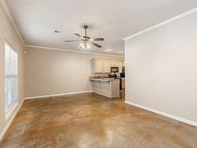 Building Photo - 120 Deraney Ln