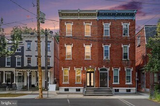 Building Photo - 136 E Lemon St