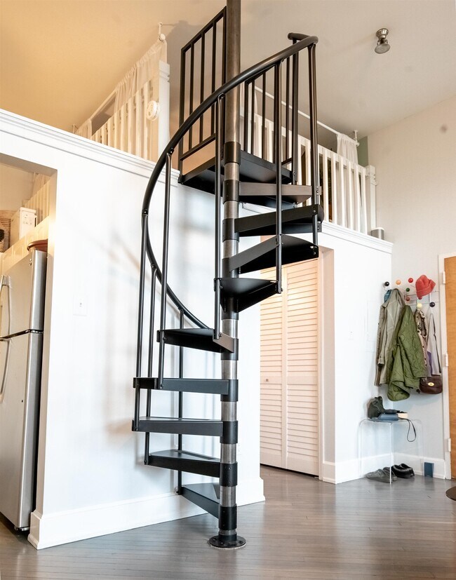 Building Photo - 154 Ogden Ave.