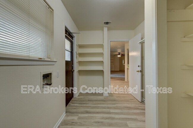 Building Photo - 641 Richfield Dr