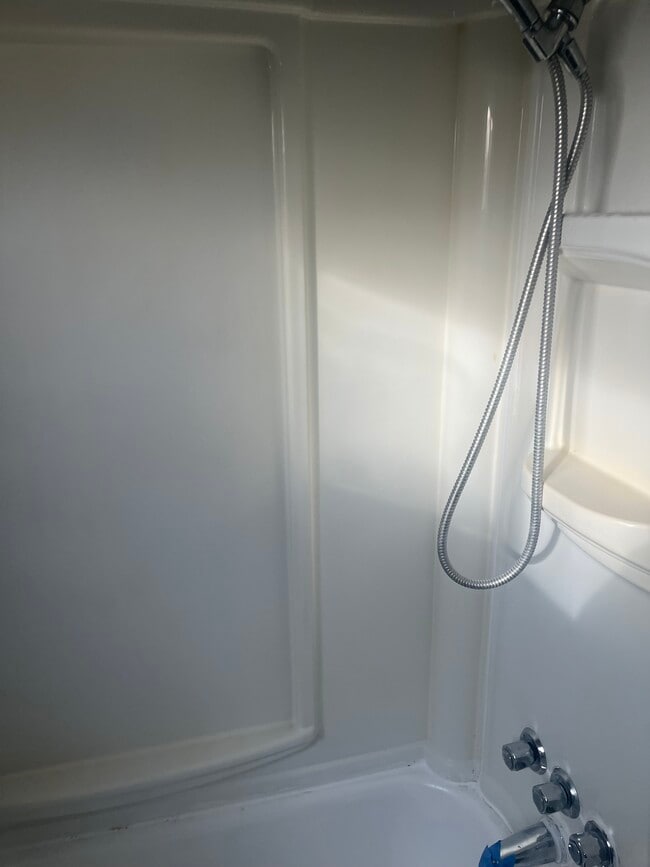 Building Photo - 1342 Koebel Rd