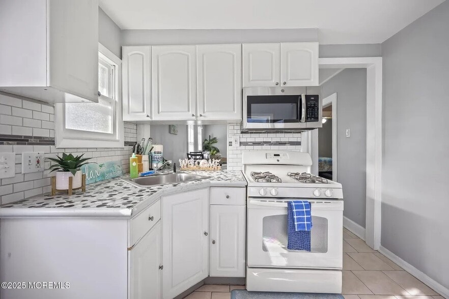 Building Photo - 111 Blaine Ave