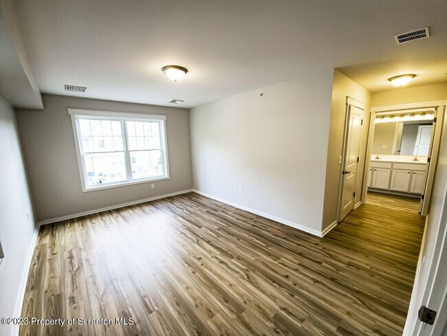 Building Photo - 163 Bianca Way
