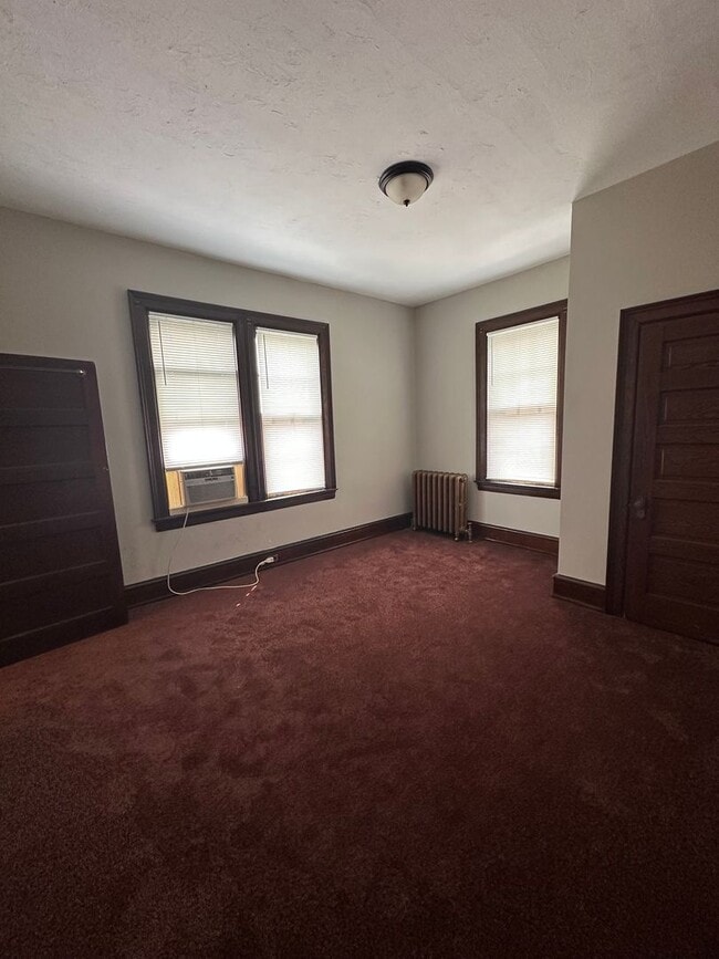 Building Photo - Beautiful Second Floor 3 Bed/1 Bath