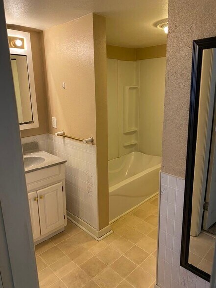 Bathroom Vanity/Tub/Shower - 110 Walnut St