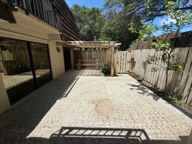 Building Photo - 2407 24th Ln