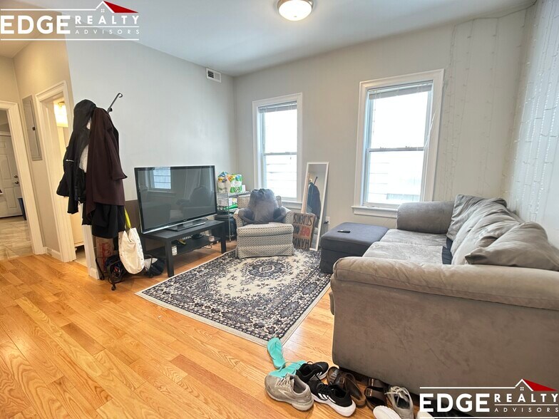 Primary Photo - 71 Newbury St