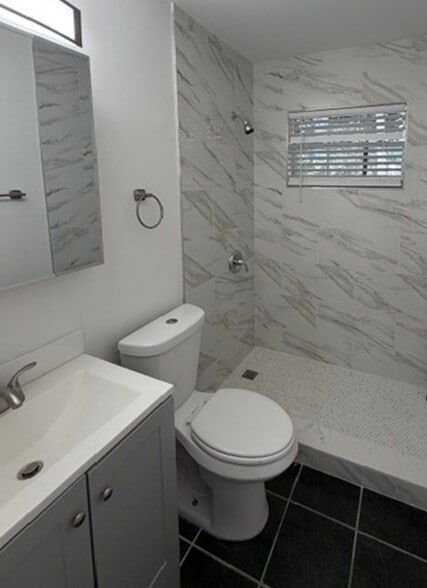 Building Photo - 2005 Dock St