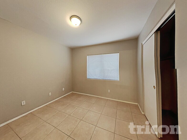 Building Photo - 3555 W Via Del Sol Dr
