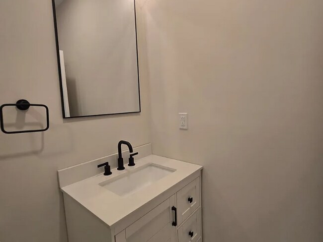 Building Photo - 1821 Mifflin St