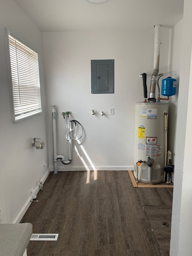 Building Photo - Great 3 Bedroom Home