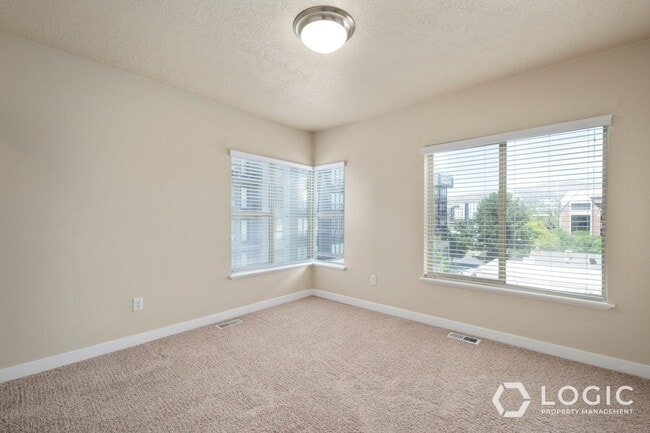 Building Photo - Grand Unit in Salt Lake City!