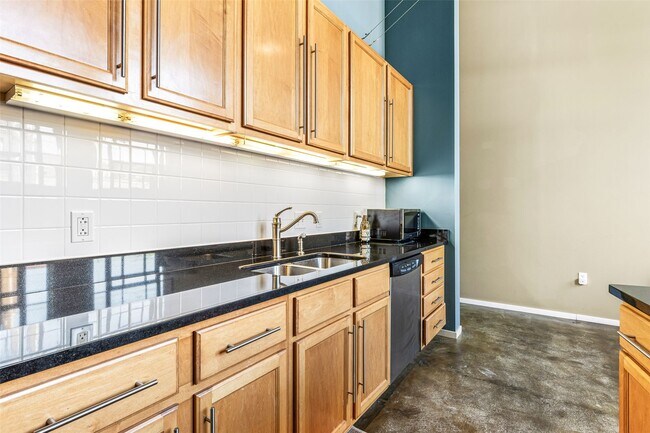 Building Photo - 1720 Chouteau Ave