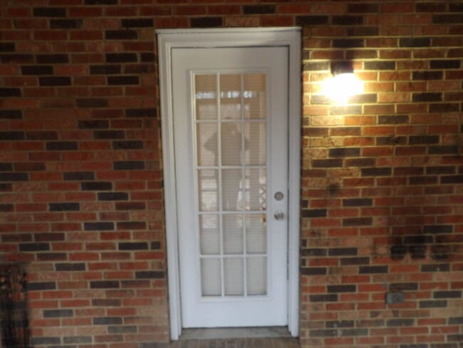 Building Photo - 244 Meadowview Dr