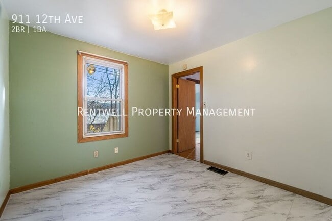 Building Photo - 911 12th Ave