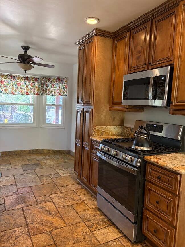 STainless steel aplliances: refrigerator, Dishwasher, Oven/Stove & Microwave - 6601 Louise Ave