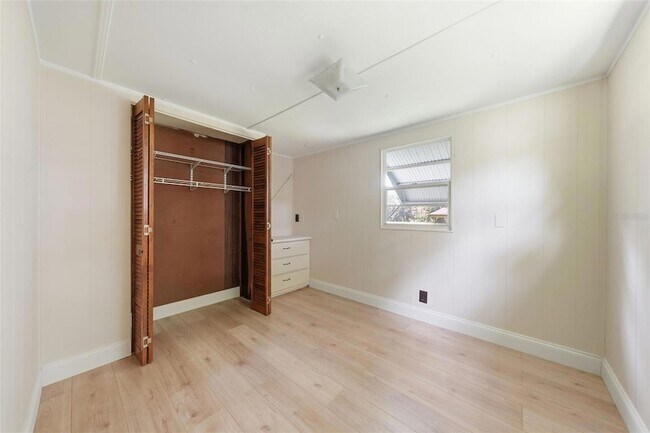 Building Photo - 1096 Navajo Dr