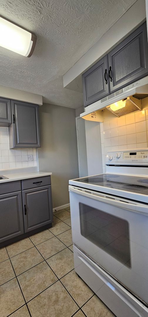 Building Photo - Cozy 2 bed 1 bath  townhouse with attached...