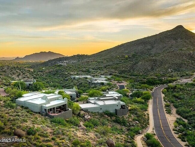 Building Photo - 9898 E Graythorn Dr