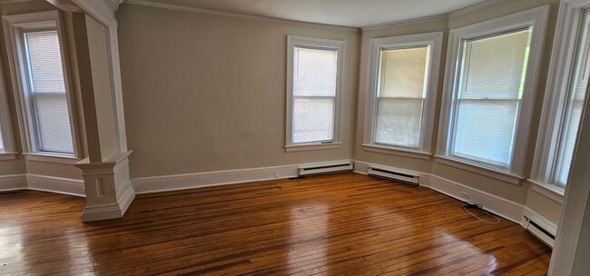 Building Photo - 834 Union St