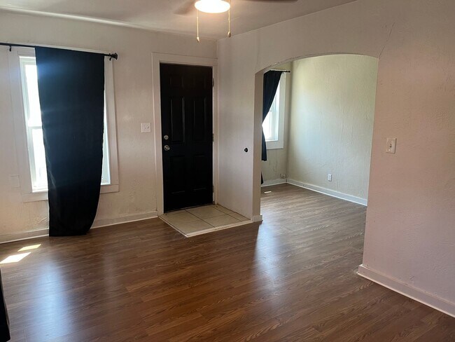 Building Photo - Rent the whole top floor!