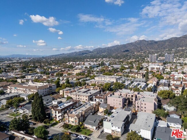 Building Photo - 361 Salem St