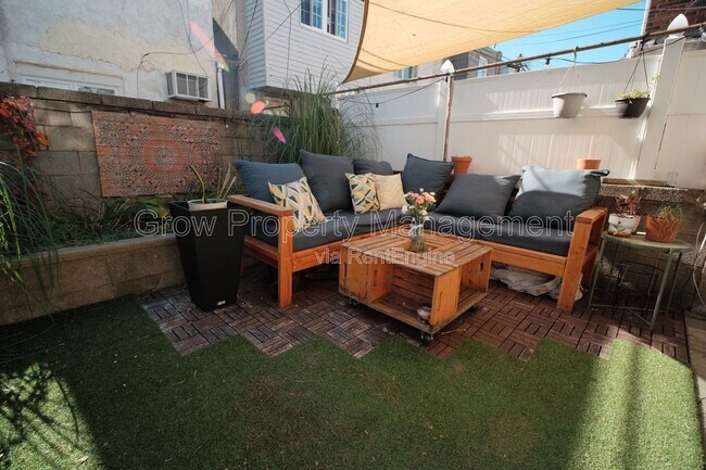 Building Photo - 928 Hoffman St