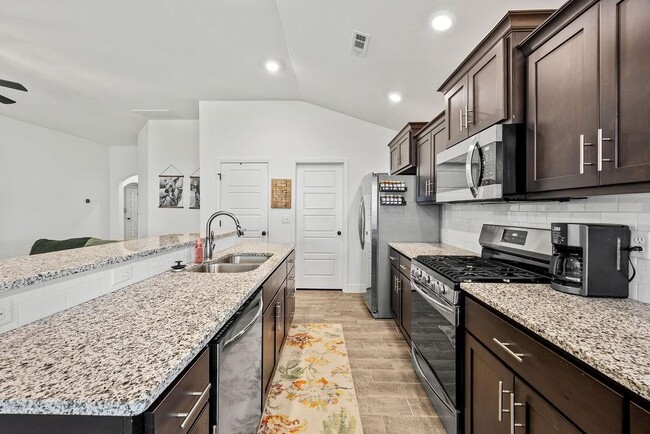 Building Photo - 6007 NW Hoover St