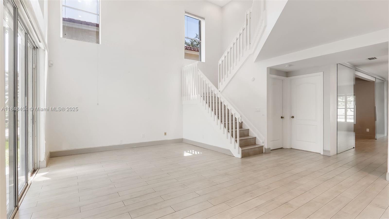 Building Photo - 909 Garnet Cir
