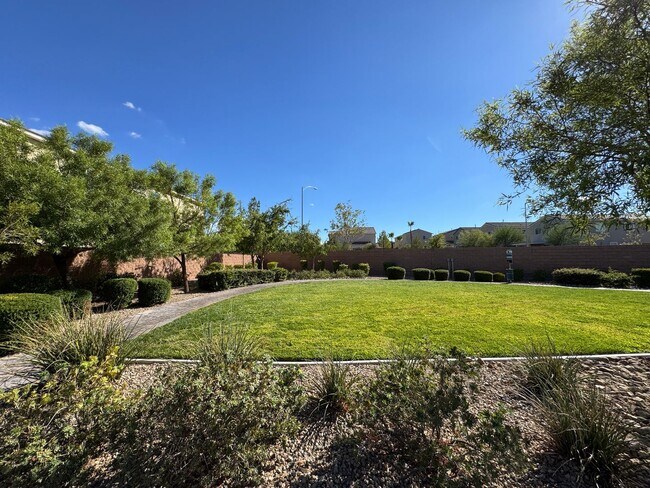 Building Photo - Newer Home with Gated Community Single Fam...