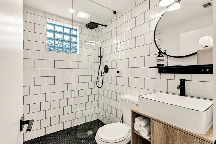 Building Photo - 1237 NW 33rd Ave