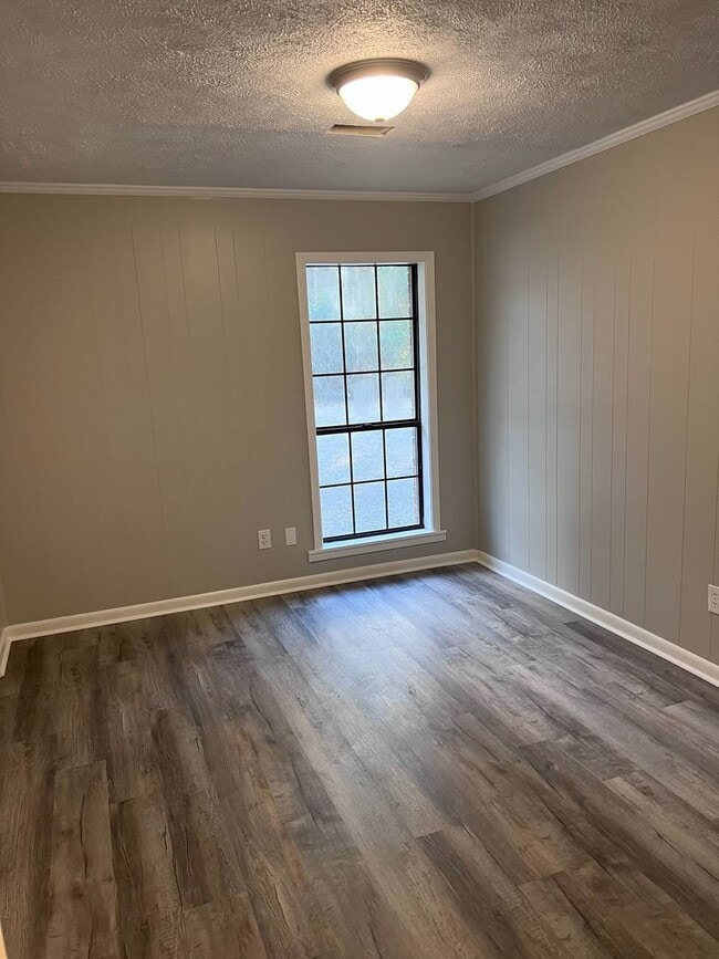 Building Photo - Renovated 3 Bedroom 2 Bath Home for Rent!