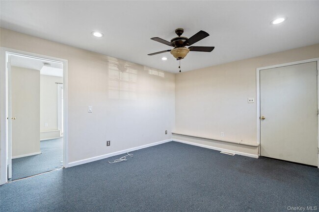 Building Photo - 445 S Wellwood Ave