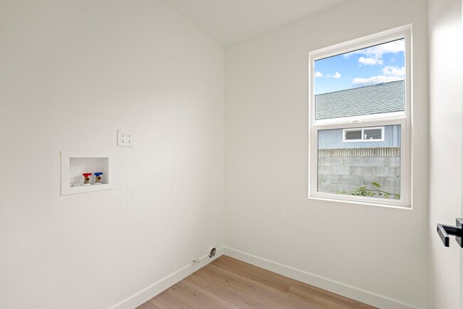 Building Photo - Charming Remodeled Craftsman w/ Modern Finishes in LA